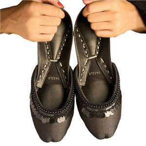 Khussa pour femmes en soie brute de couleur unie fabriquée au Pakistan, service OEM, faible MOQ - Product Image 1