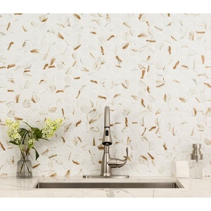 Carreaux de mosaïque Union Calacatta Gold Marble 2, motif hexagonal moderne, 8 mm d'épaisseur, résistants à l'eau, pour murs intérieurs, finition polie - Product Image 2