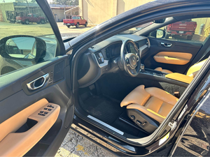 Vehículo SUV Mediano de Lujo 2024, Usado en Buen Estado, 2.0T, Tracción en las Cuatro Ruedas, Automático, Gasolina, 5 Plazas, Volante a la Izquierda - Product Image 3