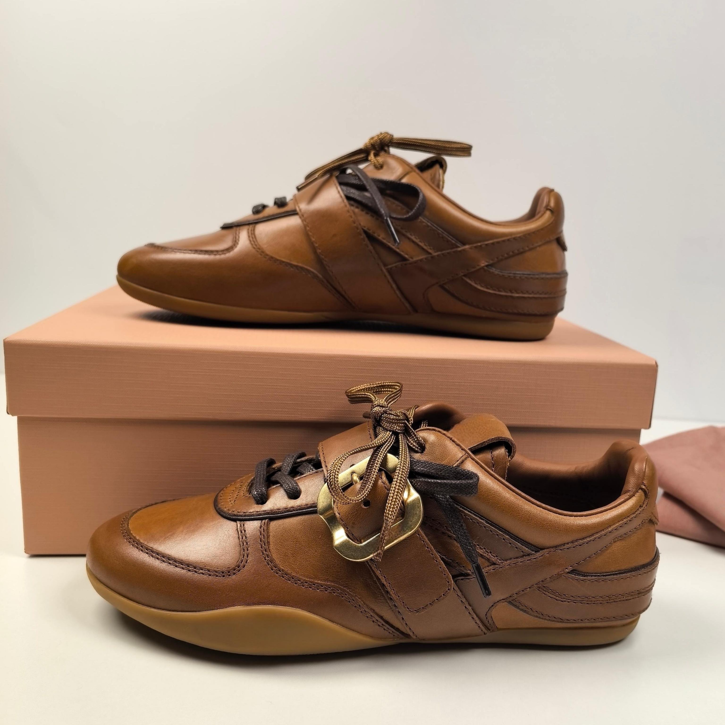 สีน้ำตาล