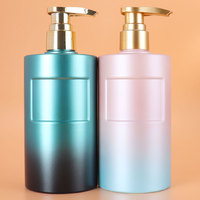 Bouteille de shampooing de lotion pour le corps de couleur dégradée en plastique PET de luxe de 500ml et bouteille de conteneur de conditionneur de cheveux avec pompe de presse en or