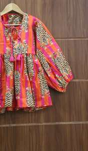 Mini-robe Kyra pour femme-Top tunique à imprimé tigre avec encolure profonde et fermeture par ficelle - Product Image 2