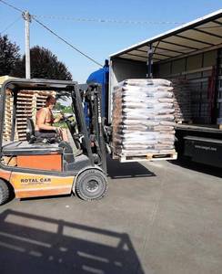 Briquettes de bois de biomasse de qualité 6 mm-8 mm emballées en sac 8,2 % d'humidité Densité 630 kg/m pour système de chauffage - Product Image 5