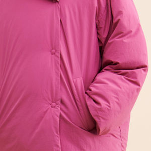 Vestes matelassées à boutons recouverts de haute qualité personnalisées OEM pour femmes Capuche réglable avec nylon respirant Prix bas Tendance - Product Image 5