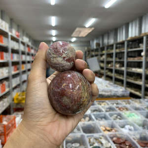 หินแจสเปอร์สีชมพูธรรมชาติจากอินโดนีเซีย ขายส่ง รูปทรงกลม งานฝีมือ คริสตัลบำบัด ขัดเงาอย่างประณีต - Product Image 6