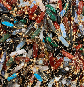 Derniers pendentifs à pointe de cristal enveloppés de fil de crayon d'agate à vendre Collier en agate de cristal et d'agate d'Alif en Inde - Product Image 2