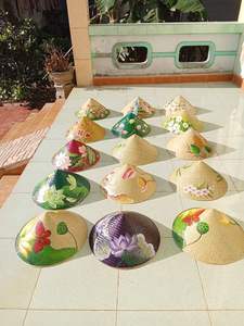 Sombrero cónico hecho a mano de artesanía vietnamita, sombrero de paja de hierba de juncia Natural para uso de protección solar de verano - Product Image 4