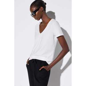 เสื้อยืดคอกว้างแขนสั้นแบบพื้นฐาน - Product Image 2