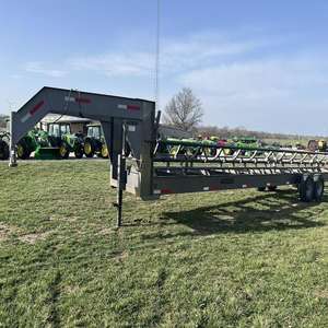 Remorque à foin KODIAK 36 GOOSENECK 2022, à benne basculante manuelle, feux arrière et clignotants - Product Image 1