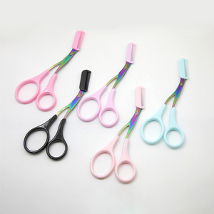 Juego de tijeras para cejas TEEJAY con logotipo personalizado, recubiertas de titanio, hechas a mano, de acero inoxidable, con peine. - Product Image 1