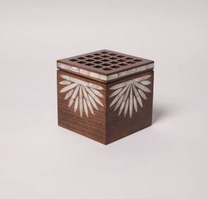 Quemador de madera y nácar (incrustaciones) Bakhoor, Mubakhara e incienso con acabado de nogal - Product Image 1