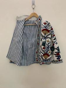 Suzani ควิลท์ปักลายดอกไม้แจ็คเก็ต Boho ฤดูหนาวแจ็คเก็ตมือปักสำหรับของขวัญสำหรับผู้หญิงสำหรับเสื้อโค้ทสั้นของเธอ - Product Image 3