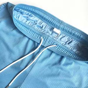 Pantalones cortos de malla Logotipo personalizado Entrenamiento Pantalones cortos de verano para hombre Fitness Deportes Baloncesto Gimnasio Pantalones cortos de malla con bolsillo - Product Image 4