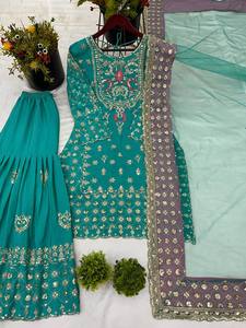 Elegante traje sharara bordado con trabajo de Zari pesado que combina joyería tradicional dupatta para ocasiones festivas - Product Image 3