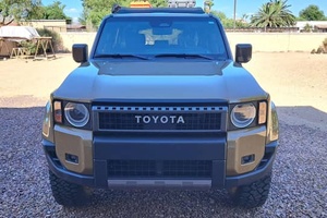 SUV Todoterreno Usado 2024 de Tamaño Completo, Estilo Premium de Primera Edición con Capacidad 4x4 Robusta, Sin Accidentes - Product Image 3