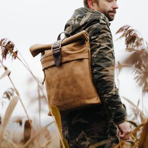 OEM sac à dos pour ordinateur portable de style vintage pour hommes LRTB-0045 en cuir véritable décontracté Roll Top Design noir étanche voyage sac d'affaires - Product Image 1