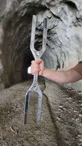 HORQUILLA DE SINTONIZACIÓN GIGANTE CON 256Hz y F342hz CON STRIKER - Product Image 3