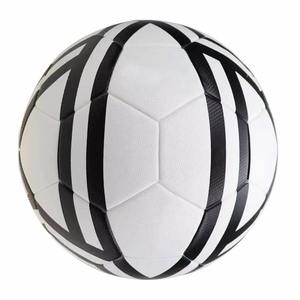 Ballon de football de sport en cuir PU souple, léger et durable, pour extérieur, taille et logo personnalisés, pour matchs d'équipe et entraînement - Product Image 3