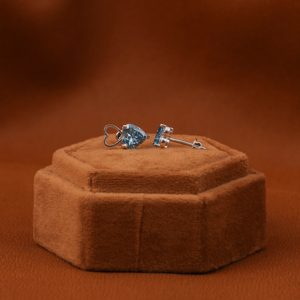 Boucles d'oreilles en diamant taillé en coeur bleu fabriqué à la main 10KT plaqué or blanc massif à la mode Martini réglage boucle d'oreille cadeau femmes - Product Image 3