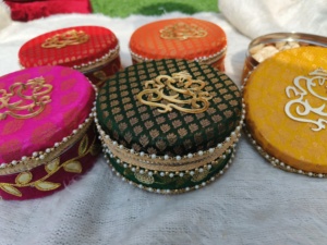 กล่องเหล็กตกแต่งลายพระพิฆเนศสีสันสดใสสำหรับแขกงานแต่งงานของขวัญปาร์ตี้คืนของขวัญเทศกาล - Product Image 2