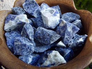 Pierre brute de sodalite naturelle en vrac-Fournisseur de cristaux de guérison bruts en gros-Pierre de sodalite brute naturelle - Product Image 6