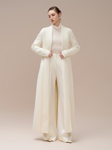 En stock Trenchs pour femmes Andrea Cachemire Long Manteau Dos fendu Coton biologique Fleur Dentelle Tissu Longs Manteaux Blancs Usine - Product Image 2