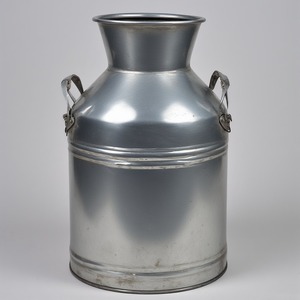 Lata de leche galvanizada vintage artesanal con acabado rústico, ideal para hogares, cocinas al aire libre, cafetería e interiores de granja - Product Image 6