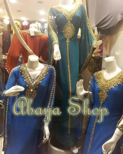 Abaya de marque faite à la main en pierre pour femmes musulmanes du Moyen-Orient - Product Image 1