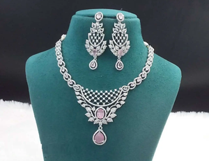 Élégant collier AD nouvelle arrivée conçu pour les styles classiques et modernes disponibles au prix de gros prêt à expédier - Product Image 1