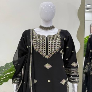 Elegante conjunto Sharara en seda romana Kurti completamente cosido y parte inferior con trabajo de hilo, Dupatta en Foux Georgette con borde de encaje - Product Image 6