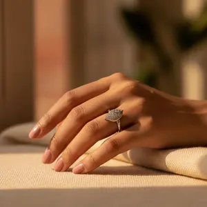 แหวนตัวเลขทองเหลืองชุบโรสโกลด์และโรเดียม ประดับด้วยเพชรคิวบิกเซอร์โคเนีย สำหรับผู้หญิง ทันสมัยและอินเทรนด์ - Product Image 2