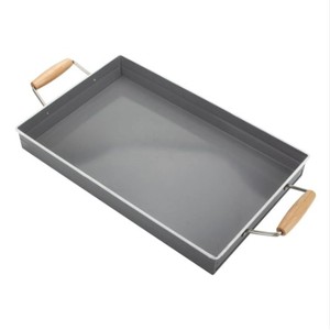 Bandeja decorativa de metal de acero galvanizado Bandeja rectangular para servir alimentos con mango de madera - Product Image 1