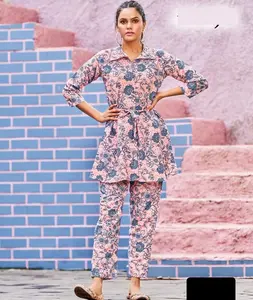 印度和巴基斯坦风格的长Anarkali礼服和西装印度制造和批发价格婚纱和休闲服