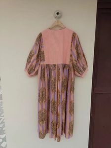 Robe mi-longue et robe mini, robe imprimée tigre à rayures pêche et lavande, col profond avec ficelle - Product Image 5