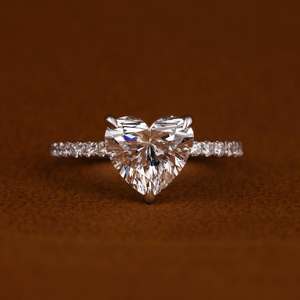 Anillo de Compromiso de Plata de Ley 925 con Diamante Moissanita de Corte Corazón de 2.0 CT, Nuevo Estilo Clásico con Engaste de Garra para Bodas - Product Image 6