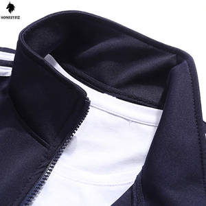 ชุดกีฬากันเหงื่อสำหรับวิ่งแนววินเทจของผู้ชายชุดวอร์มเอวยางยืดแบบแบนสไตล์หน้าเรียบมีลายสำหรับทำกิจกรรมกลางแจ้ง - Product Image 3