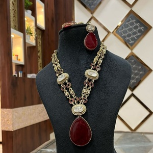 Juego de Collar y Aretes de Lujo en Latón Chapado en Oro con Moissanita y Kundan, para Mujer, Regalo Tradicional para Boda, Compromiso o Fiesta - Product Image 2