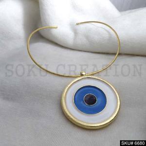 Colgante de declaración hecho a mano Diseño de mal de ojo Estilo clásico Collar de Gargantilla de inspiración cristiana Chapado en oro para fines de protección - Product Image 4