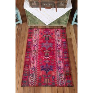 Alfombra Turca Vintage de 2.7x4.2 pies (83x127 cm), Herki Rosa Púrpura Geométrica con elementos florales - Product Image 1