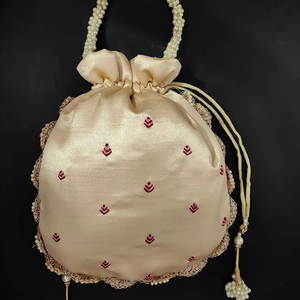 NOUVEAU-BEAUTIFUL Wrist POTLI Bags sur TISSU DE SOIE BRUTE AVEC Perles de Verre Cristal, Perle & DABKA BRODERIE pour Party-Wear/Mariage = 2025 - Product Image 1