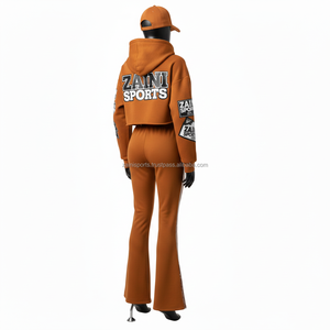 ชุดวอร์มผู้หญิง ผ้าฝ้ายผสมโพลีเอสเตอร์คุณภาพสูง 320 GSM สีน้ำตาล ดีไซน์ขาบาน พร้อมโลโก้ปัก  ไซส์พลัส - Product Image 5