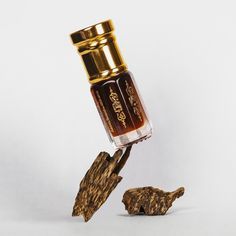 "น้ำมันหอมระเหย agarwood: ความลับสู่ชีวิตที่ผ่อนคลายและตื่นเต้น" - Product Image 3