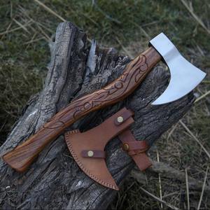 Hachas Vikingas Industriales de Alta Calidad en Oferta, Forjadas a Mano, Mango Grabado, Acero con Alto Contenido de Carbono, Hacha Ancha de Espalda Plana, Hoja Grabada - Product Image 1
