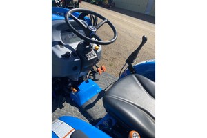 Tracteur compact d'occasion LS MT235E 24HP 4WD et chargeur frontal LL3302 pour usage agricole - Product Image 4