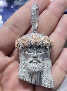 Colgante Unisex de Moissanita de 5 Quilates, Corte VS1, Diseño de Jesús Esmaltado, Engaste de Garra de 2 Pulgadas, Plata de Ley 925 Chapada en Oro, Estilo Lindo para Fiesta - Product Image 4