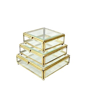 Boîte en verre de haute qualité avec cadre en métal doré, taille et forme personnalisables pour les cadeaux de mariage - Product Image 2