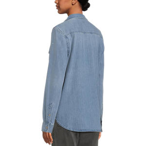 Chemise en jean à manches longues pour femmes avec tissu lavé doux et design classique idéal pour une tenue décontractée de tous les jours - Product Image 3