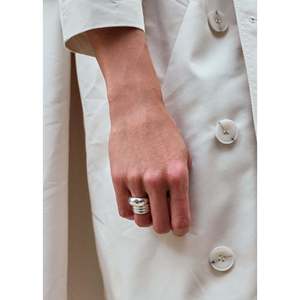 Bague Ouverte Argentée Tendance Française, Style Coréen Superposé Ellipse Non Creuse avec Incrustation de Diamant Taille Princesse – Cadeau - Product Image 2