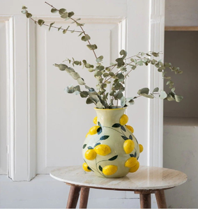 Vase en céramique sur le thème du citron peint à la main avec un design texturé unique, parfait pour une ferme, disponible au prix de gros. - Product Image 1