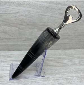 Abridor de cerveza de madera hecho a mano montado en la pared mango magnético de la mejor calidad Bebidas frías vino personalizable - Product Image 1